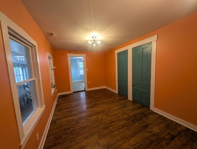 Building Photo - 48 Clover St