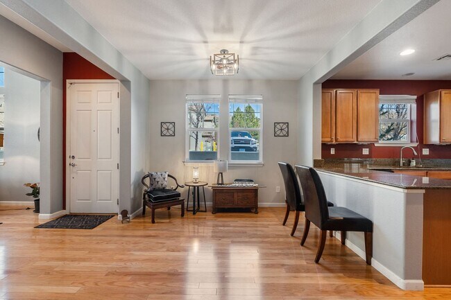 Building Photo - Furnished & Fully Equipped Low Maintenance Town Home (Somersett - Utilities Included)