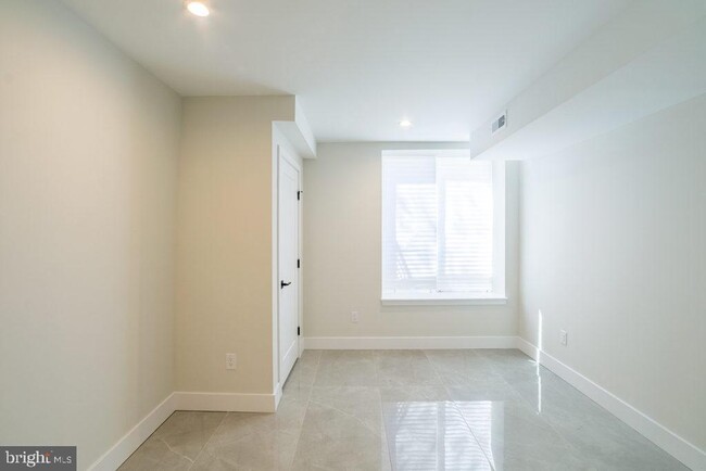 Building Photo - 2147 N Franklin St