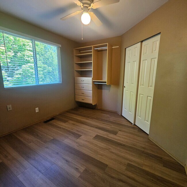 Building Photo - Move-In Ready Silverdale Home Close to Everything