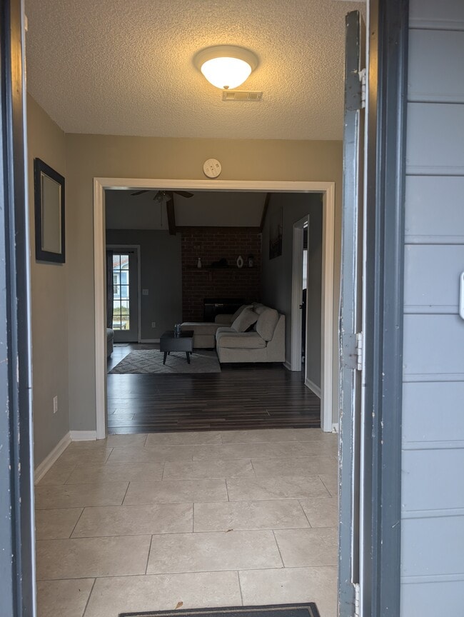 Building Photo - 627 Trevor St