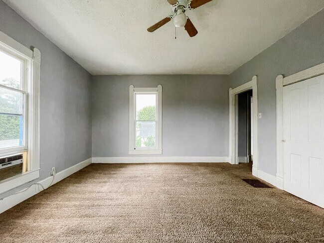 Building Photo - Near Local Shops and Restaurants