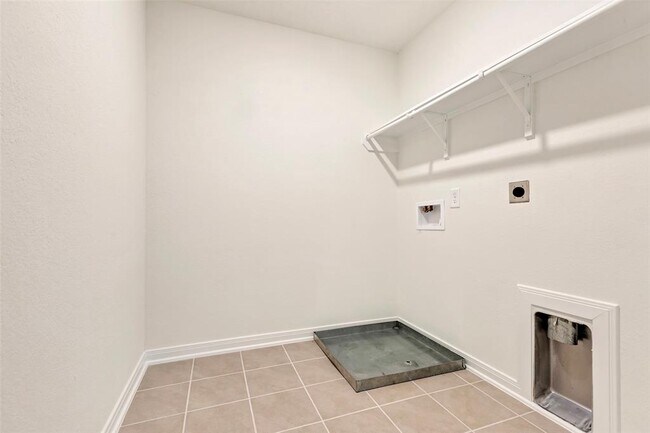Building Photo - 9423 Castillo Ct