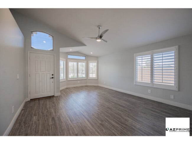 Building Photo - Stylish 3/2 Tempe House with Poolside Bliss!