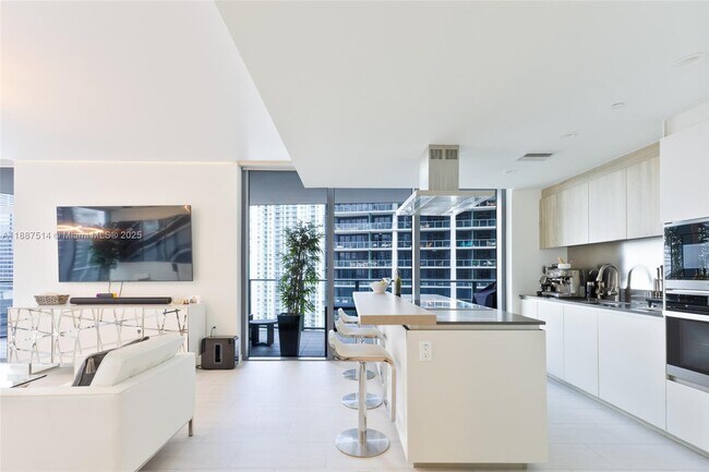 Building Photo - 1000 Brickell Plaza