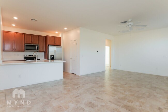 Building Photo - 801 Calle Tikal