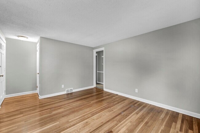 Building Photo - 118 Pilgrim Rd