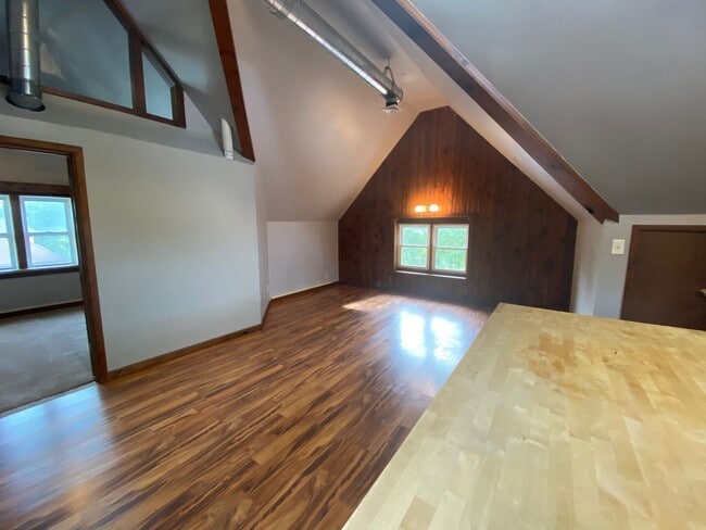 Building Photo - Downer upper house