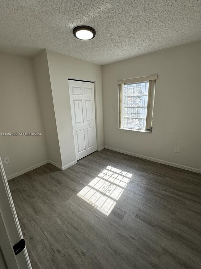 Building Photo - 2734 SW 30th Ct