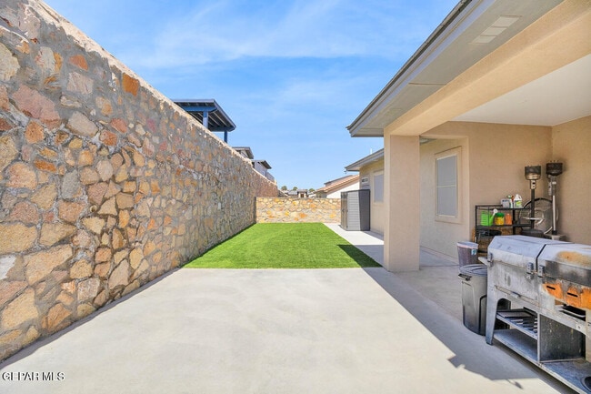 Building Photo - 13405 Emerald Glass Dr