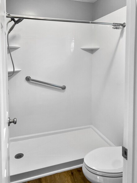 Walk In Shower - 213 Red Carnation Dr