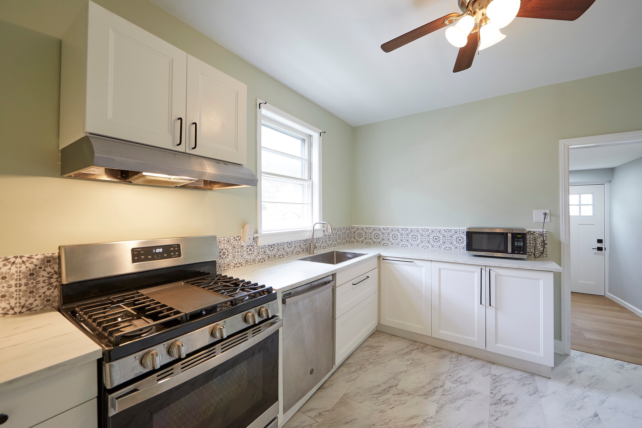 Kitchen - 32 Garrett Ave