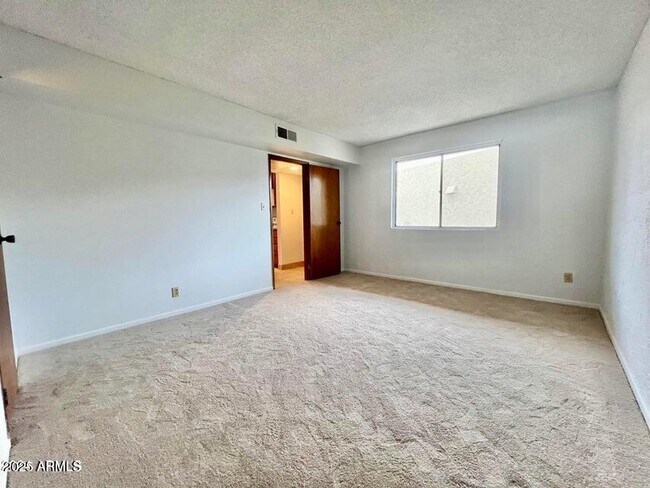Building Photo - 7625 E Camelback Rd