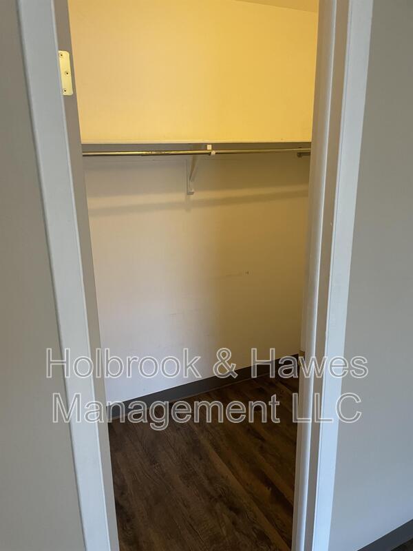 Building Photo - 1209 W Plum St