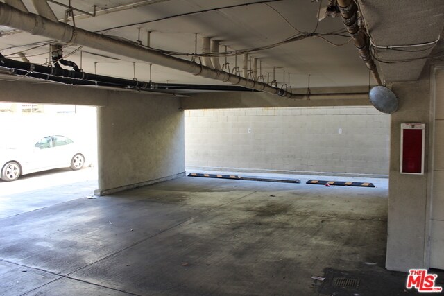 Building Photo - 833 N Normandie Ave