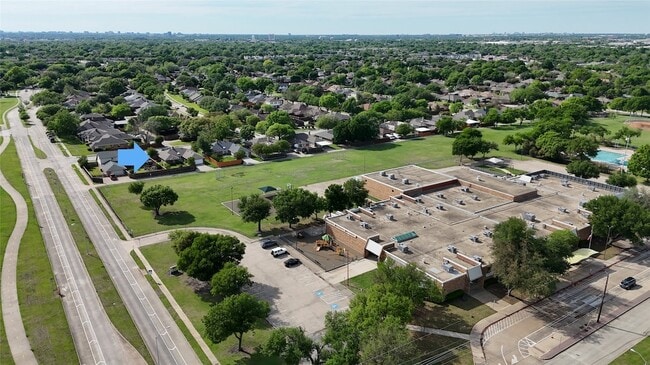 Building Photo - 613 Palomar Ln