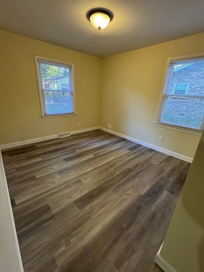 Building Photo - Beautiful 3 Bedroom in Windsor Park Neighb...