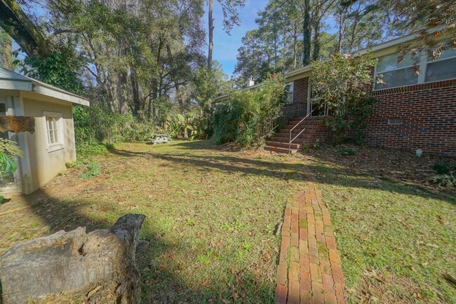 Building Photo - Cozy 3/2 Single Family Home