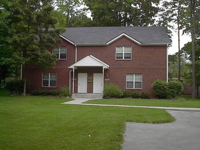 Building Photo - 5620 Forest Manor Ave