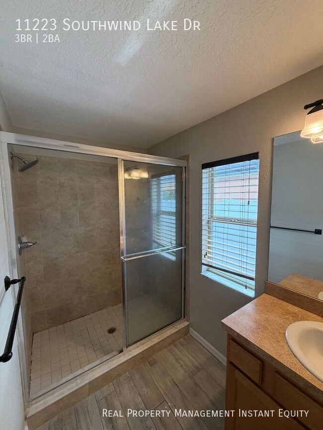 Building Photo - 11223 Southwind Lake Dr