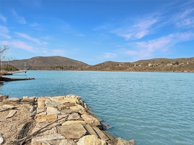 Building Photo - 12 Hudson River Ln