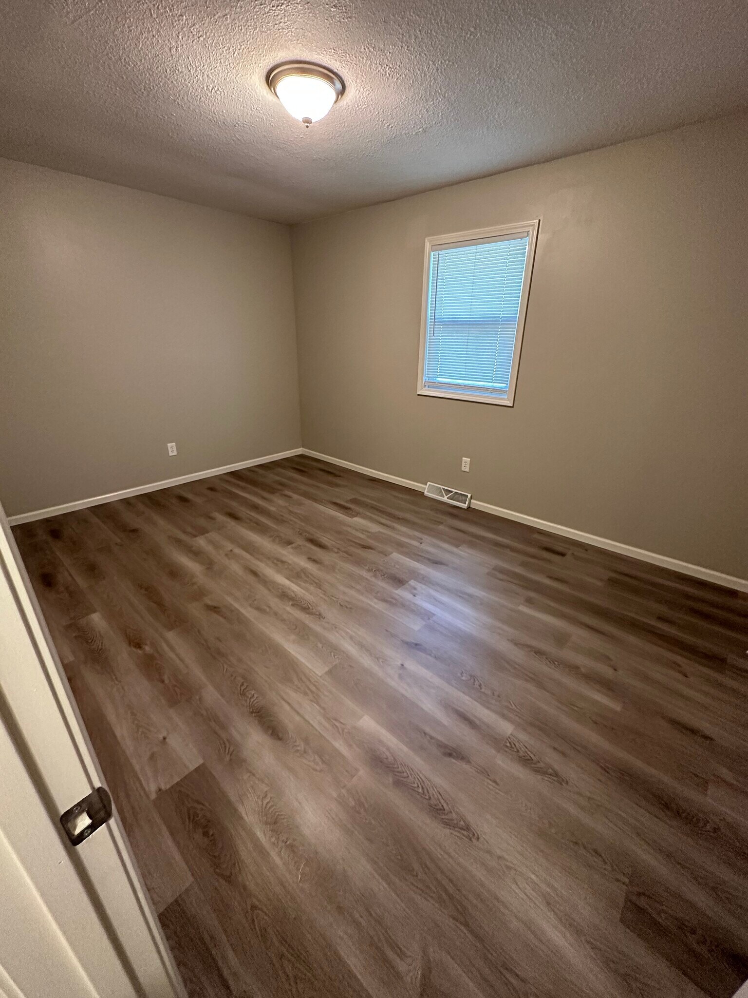 Building Photo - 812 Wix Ln