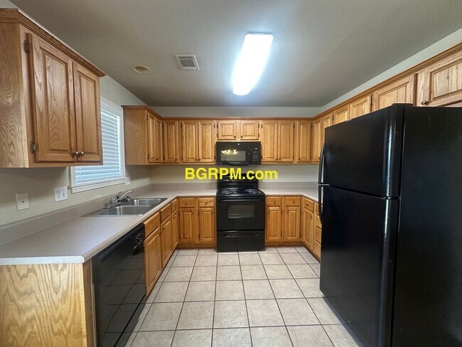 Building Photo - 3 Bed 2 Bath