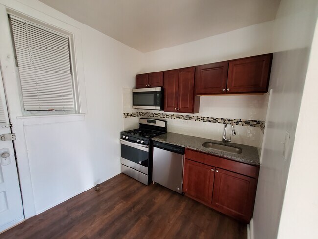 Building Photo - 5428-5430 N Kimball