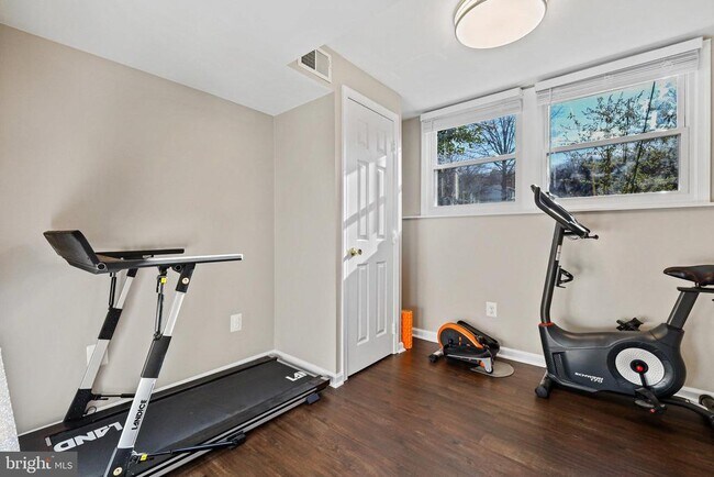 Building Photo - 5341 Harbor Ct Dr
