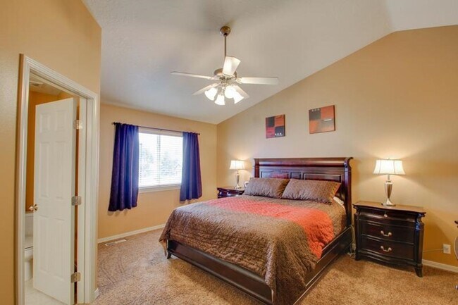 Building Photo - Cute 4 Bed 2.5 Bath home!