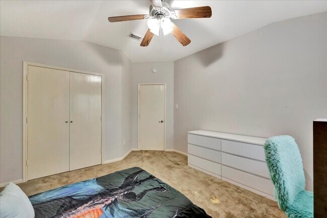 Building Photo - 4026 Bentwood Dr