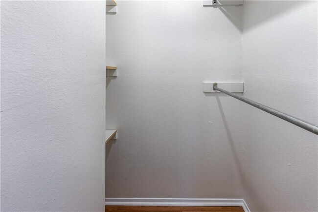Building Photo - 7122 Wood Hollow Dr