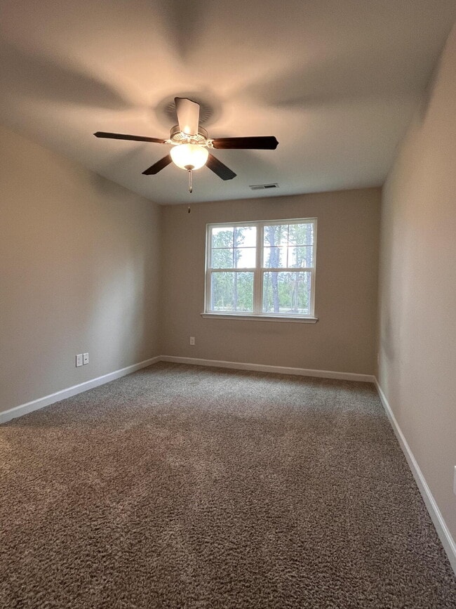 Building Photo - 2 Jaydn Dr W