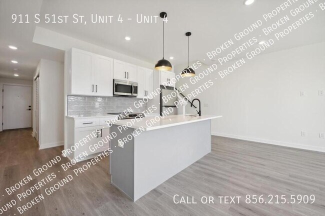 Building Photo - 911 S 51st St