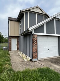 Building Photo - 1102 Pine Ct