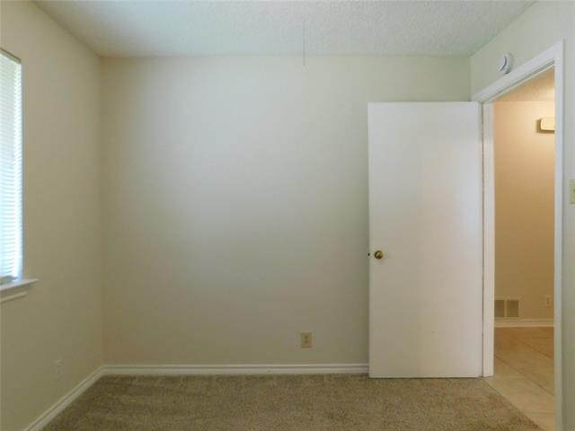 Building Photo - 2204 Canterbury Ct