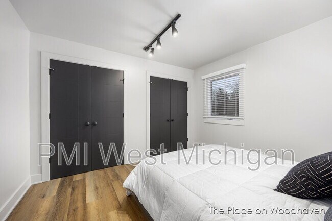 Building Photo - 8428 Woodhaven Dr SW