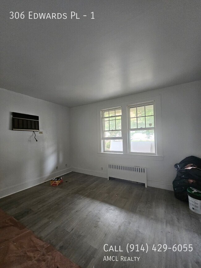 Building Photo - 306 Edwards Pl