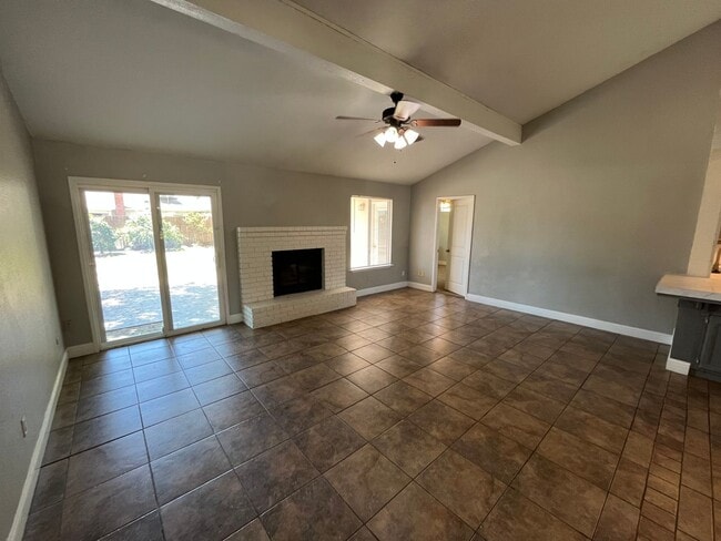 Building Photo - SW Visalia Home coming soon!!