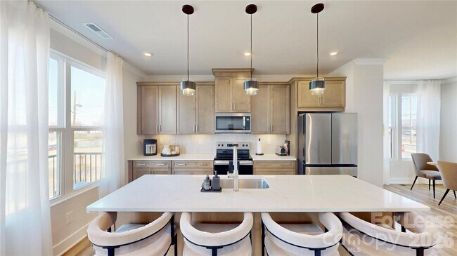 Building Photo - 3606 S Tryon St