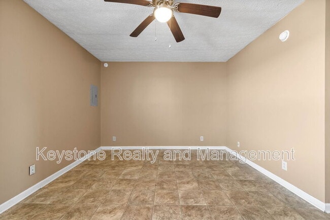Building Photo - 308 Thompsonville Ln