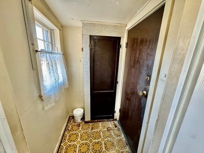 Building Photo - 30 Lucas St