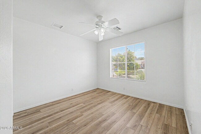 Building Photo - 930 E Harwell Rd