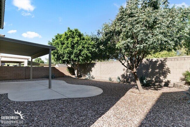 Building Photo - Stunning 4Bdm 3Ba Home with Modern Features in Waddell!