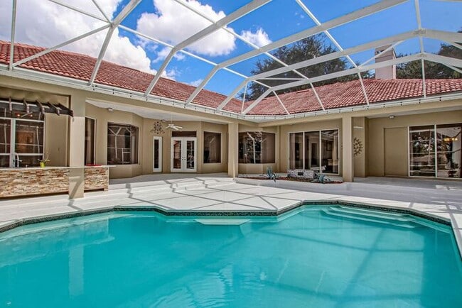 Building Photo - Stunning 5-Bedroom Pool Home on Nearly 2 A...