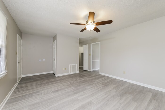 Building Photo - 2861 Spangenberg Rd