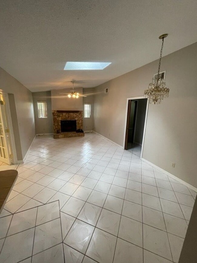 Building Photo - 356 Pipit St NE