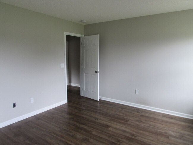 Building Photo - 1000A Mayfield Dr