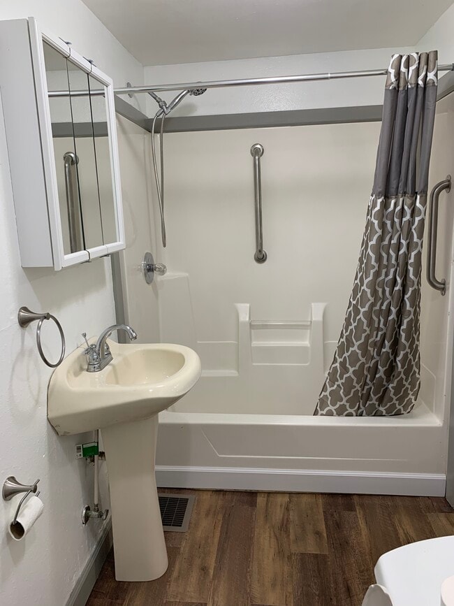 Building Photo - 603 E 22nd St