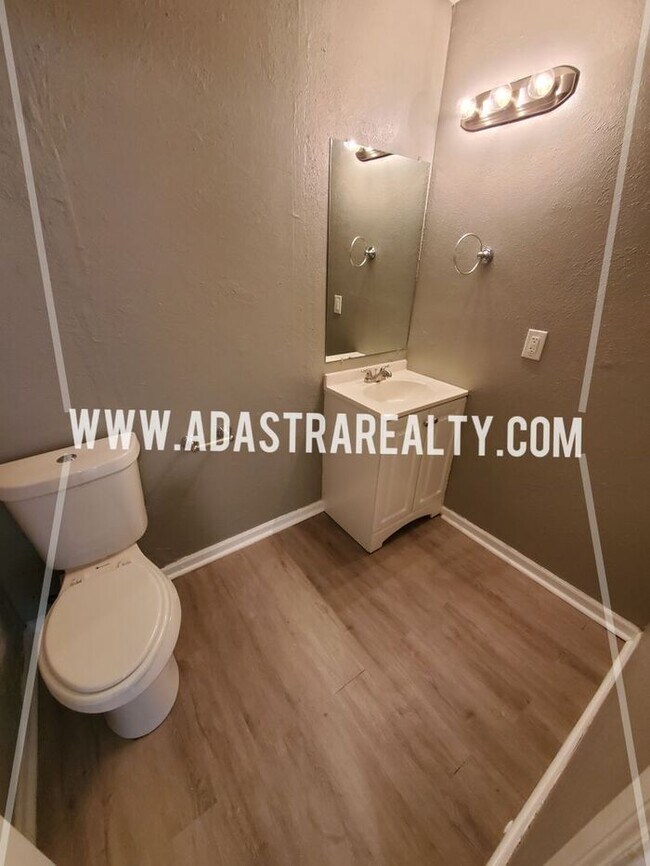 Building Photo - 4 Bedroom Ranch Home in Grandview-Coming SOON!!